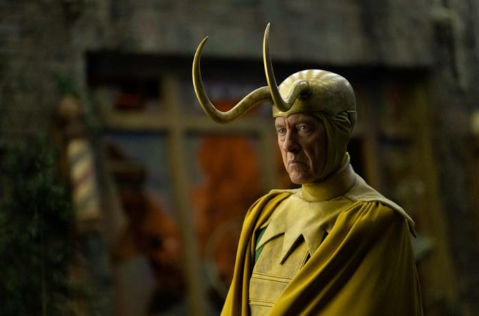 Richard E. Grant indossa il costume di Classic Loki
