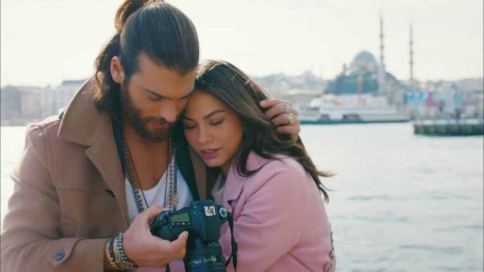 Can Yaman e Demet Özdemir protagonisti di Daydreamer Daydreamer, la serie turca in onda su Canale 5
