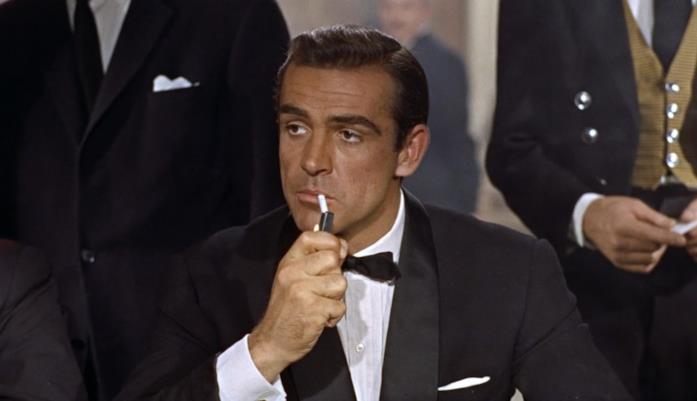 Sean Connery, il Bond per eccellenza Connery in una scena del primo 007, Licenza di uccidere