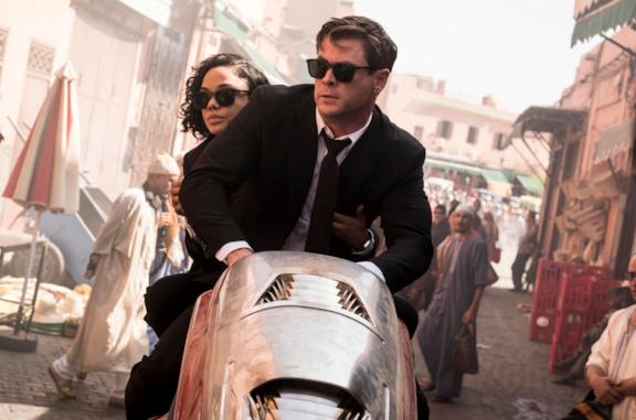 Tessa Thompson e Chris Hemsworth