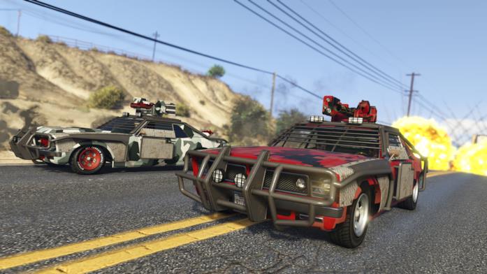 Una gara su GTA 5 Due veicoli stanno correndo in una strada