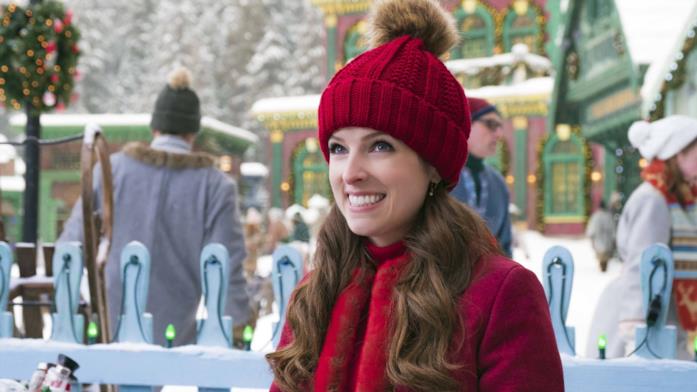 Anna Kendrick in una scena di Noelle Primo piano di Anna Kendrick in Noelle