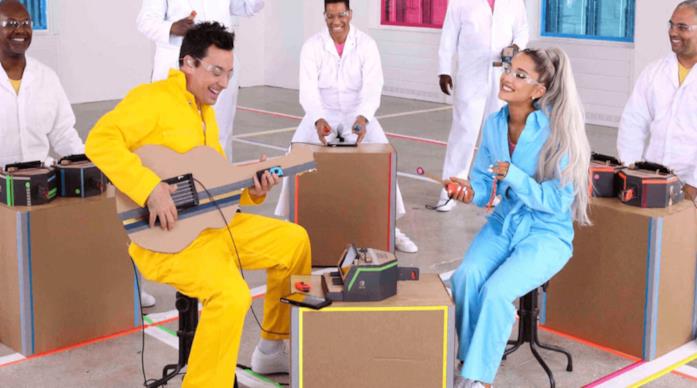 Ariana Grande nell'ultima puntata del Jimmy Fallon Show