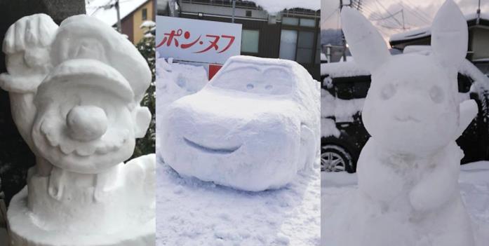 Mosaico di tre foto che mostrano alcuni dei pupazzi di neve creati dagli abitanti di Tokyo