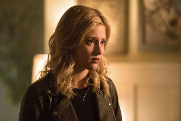 Lili Reinhart in una scena di Riverdale