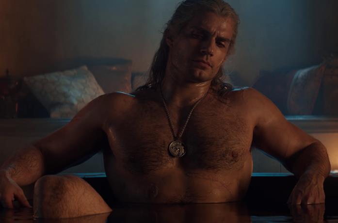 The Witcher non si discosterà dai libri di Sapkowski, in futuro Henry Cavill in una scena di The Witcher