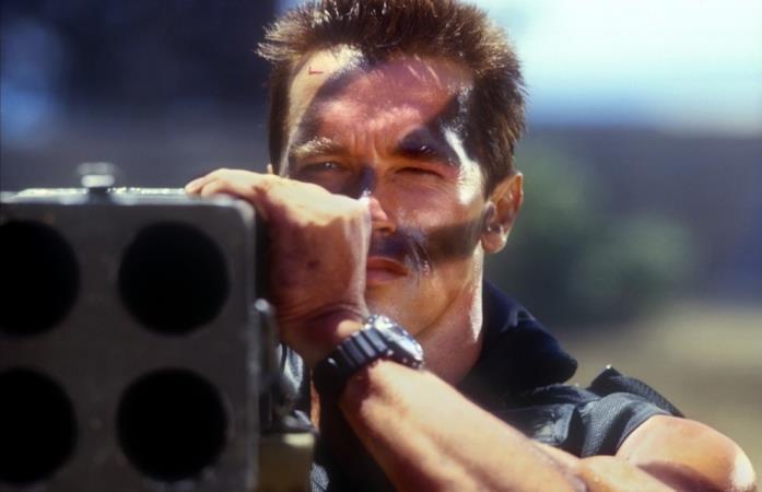 Arnold Schwarzenegger nella scena cult di Commando