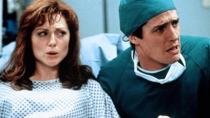 Julianne Moore e Hugh Grant in Nine Months Julianne Moore e Hugh Grant in sala parto nel film Nine Months