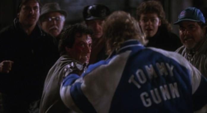 Tommy Gunn e Rocky combattono Rocky sta per dare un pugno a Tommy Gunn