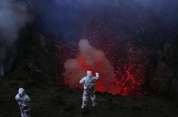 Una scena del documentario Dentro l'inferno di Werner Herzog