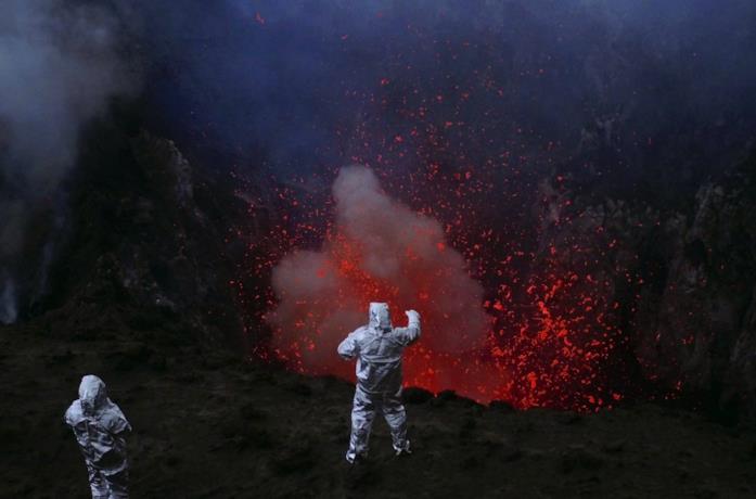 Una scena del documentario Dentro l'inferno di Werner Herzog