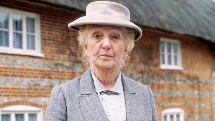 Joan Hickson: Miss Marple in Un delitto avrà luogo Un primo piano di Joan Hickson, che interpreta Miss Marple