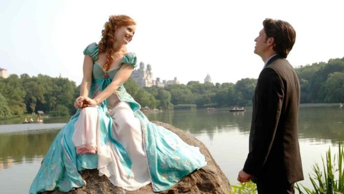 Amy Adams e Patrick Dempsey, protagonisti di Come d'Incanto La storia d'amore tra Giselle e Robert proseguirà in Disincanto