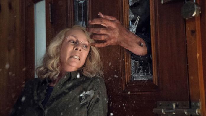 Una scena di Halloween 2018 con Jamie Lee Curtis