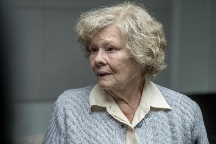 Judi Dench nei panni di Joan