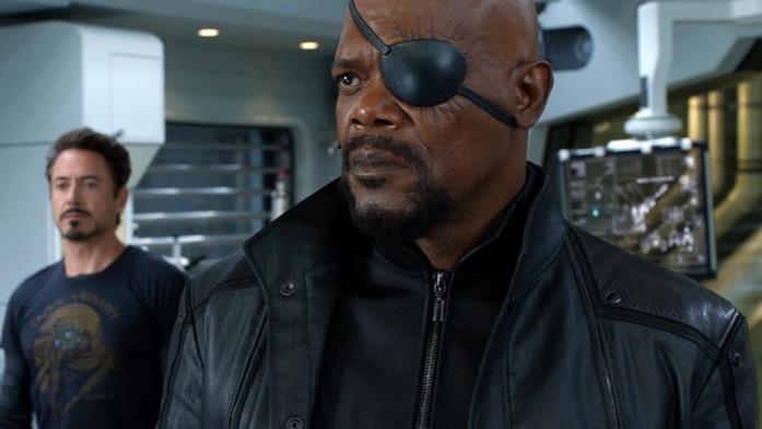 Samuel L. Jackson è Nick Fury dal 2008 In primo piano Nick Fury, sullo sfondo Tony Stark
