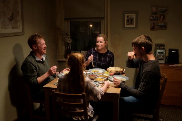 La famiglia di Sorry We Missed You è riunita a tavola solo una volta in tutto il film