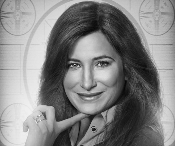 Ora sappiamo che Agnes è Agatha Harkness, ma forse nasconde ancora qualcosa Kathryn Hahn come Agnes in WandaVision