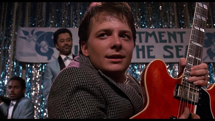 Marty McFly in una scena de Ritorno al Futuro Marty McFly, interpretato da Michael J. Fox