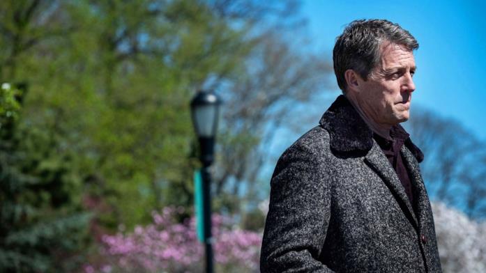 Hugh Grant in una scena di The Undoing Hugh Grant di profilo