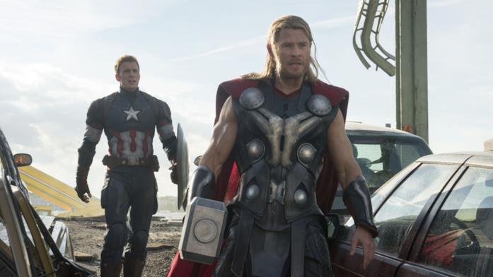 In fondo gli eroi fanno team-up anche durante le interviste per supportarsi Capitan America e Thor in Avengers: Age of Ultron
