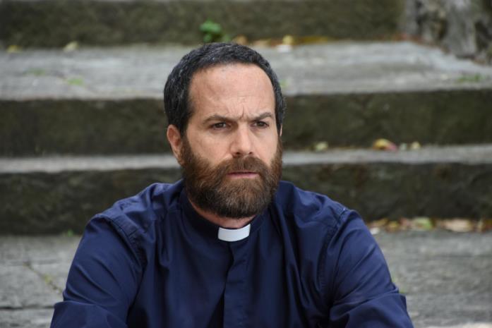Il Silenzio dell'Acqua: il cast delle stagioni 1 e 2 Fausto Sciarappa è Don Carlo