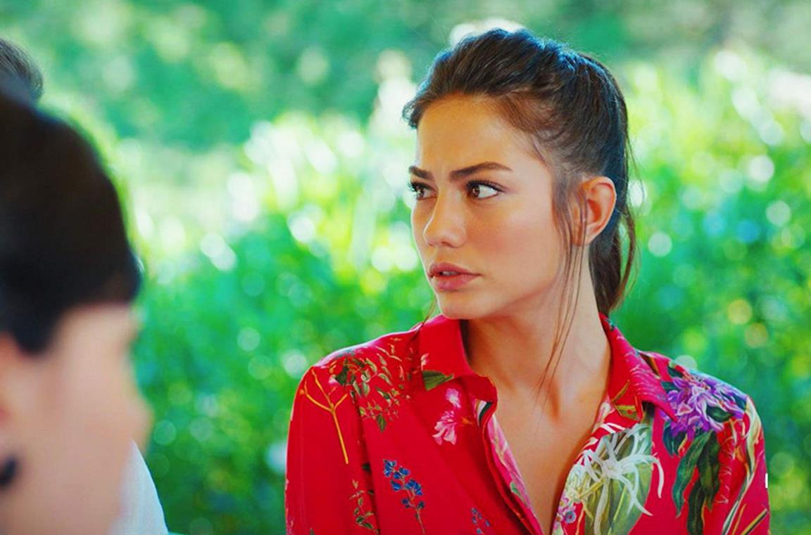 Demet Özdemir in una scena di daydreamer