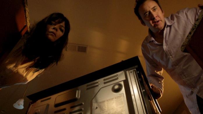 Nicolas Cage e Selma Blair in una scena di Mom and Dad Mom and Dad scena