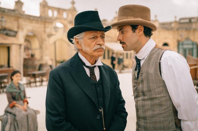 Fabrizio Bentivoglio e Alessio Vassallo in una scena di La concessione del telefono
