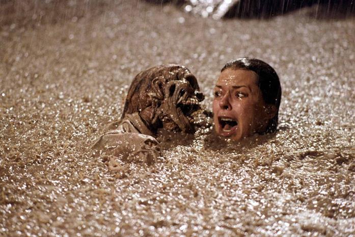 La terrificante scena della piscina di Poltergeist Poltergeist