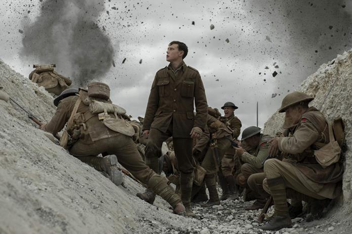 1917, la nuova featurette dietro le quinte del film di Sam Mendes George MacKay in una scena del film 1917