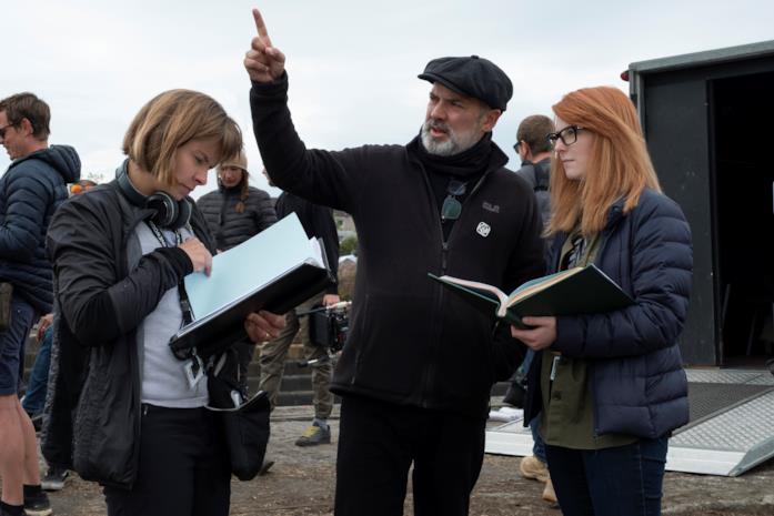 Sam Mendes sul set Sam Mendes sul set spiega una scena