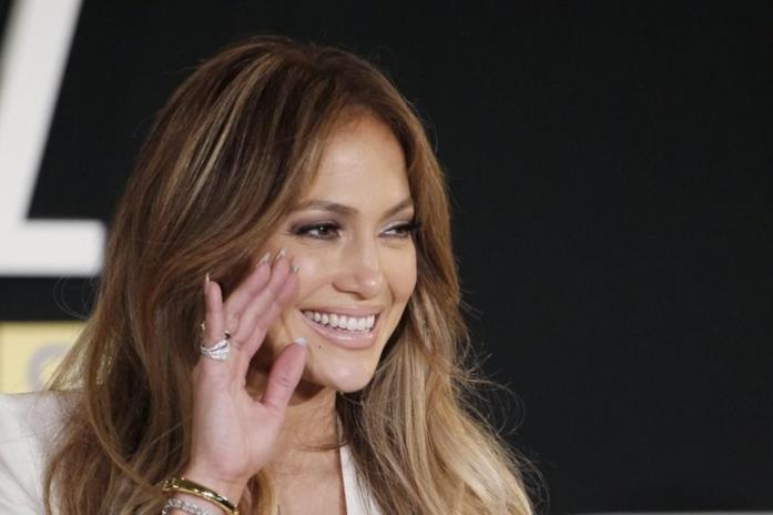 Jennifer Lopez star di Hollywood tra le più pagate al mondo Jennifer Lopez sorridente