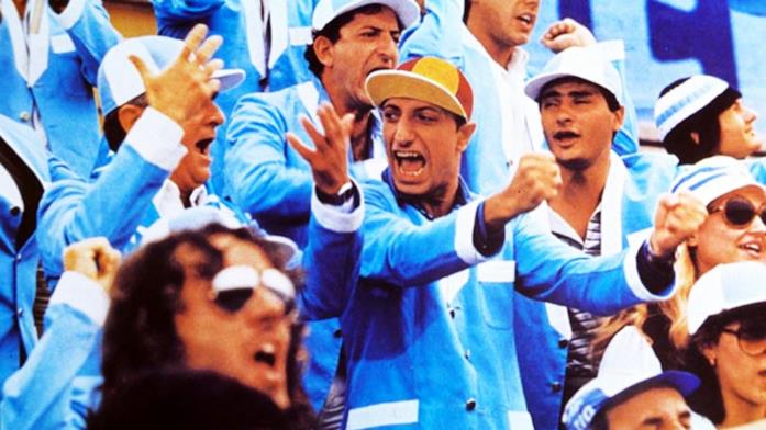 Pippo Franco, volto noto del cinema anni '80 Pippo Franco in una scena de Il tifoso