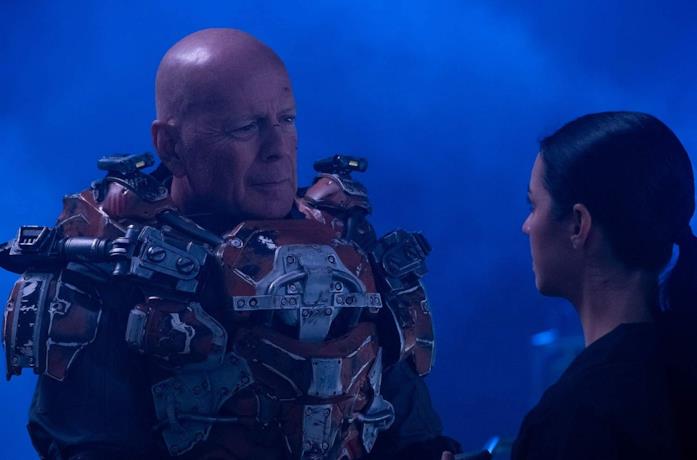 Bruce Wilis in una scena del film Cosmic Sin