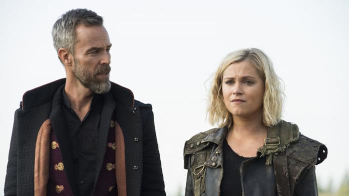 Una scena di The 100 stagione 6 Clarke e Russell