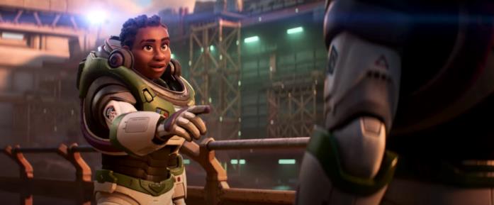 Lightyear: la tuta spaziale di Buzz si vede nel teaser trailer La donna astronauta collega di Lightyear