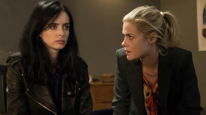 Jessica Jones e Trish Jessica che ascolta sua sorella Trish