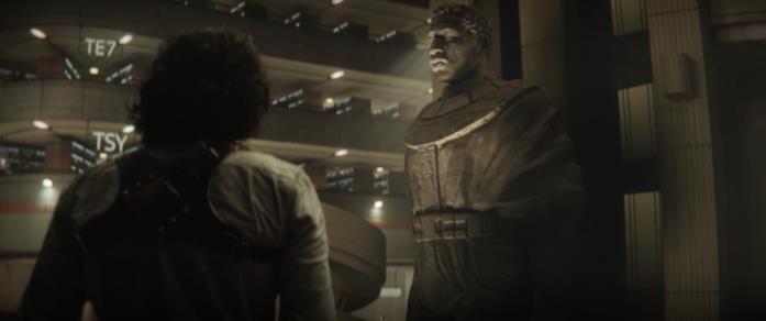 Statua di Kang alla TVA Loki scopre la statua di Kang alla TVA
