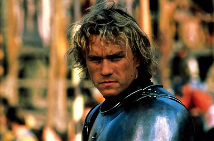 Un primo piano di Heath Ledger in una scena del film Il destino di un cavaliere