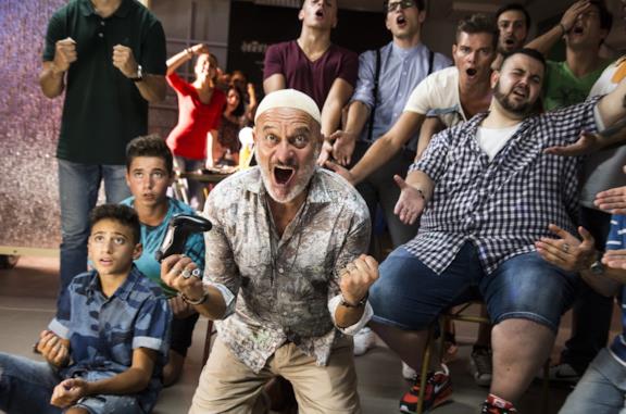 Claudio Bisio in una scena del film Arrivano i prof