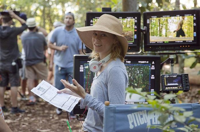 Elizabet Banks sul sete del film Pitch Perfect 2