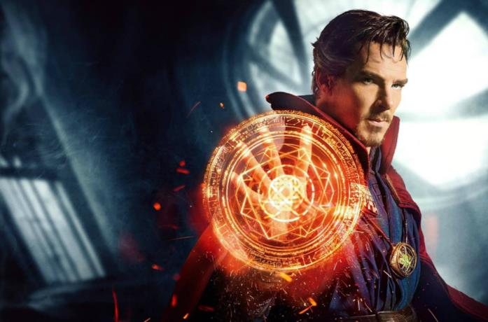 Un primo piano di Benedict Cumberbatch nei panni di Doctor Strange