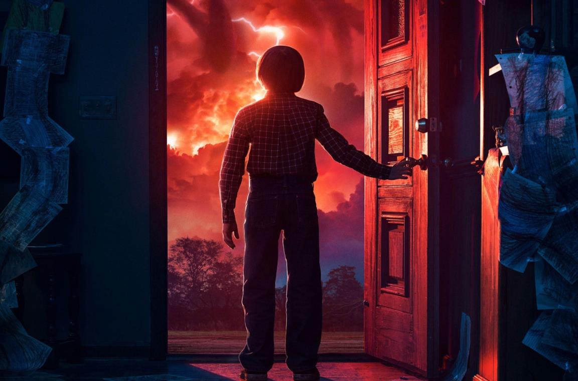 Noah Schnapp di spalle in Stranger Things
