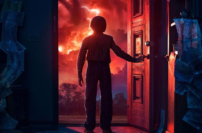 Noah Schnapp di spalle in Stranger Things