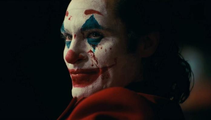 Un primo piano di Joaquin Phoenix in Joker
