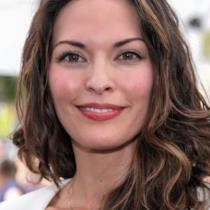 Alana de la Garza