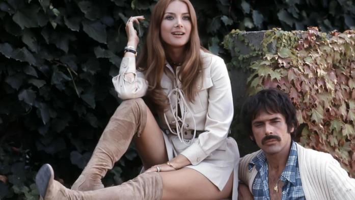 Non si sevizia un paperino Barbara Bouchet e Tomas Milian nel film