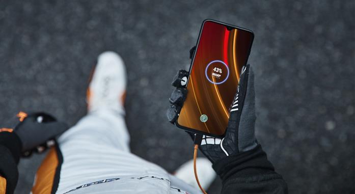 Immagine promozione del OnePlus 6T McLaren Edition
