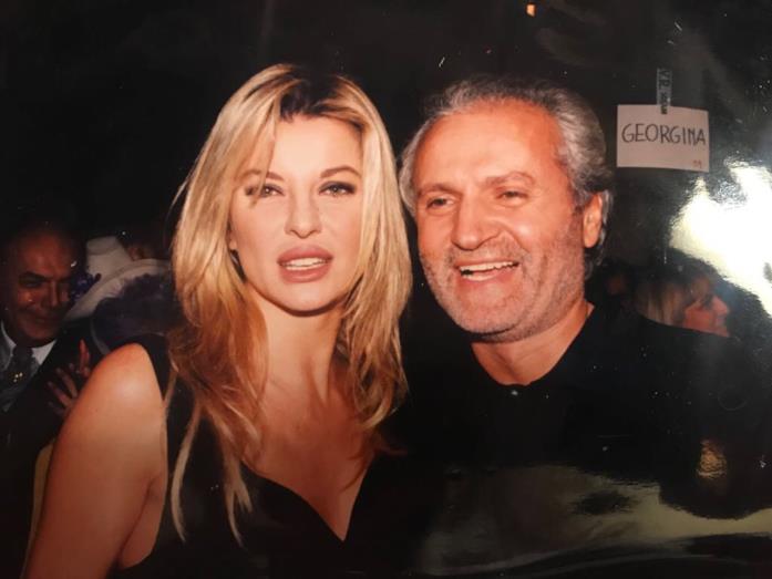 Gianni Versace e Alba Parietti Gianni Versace e Alba Parietti un una foto significativa della loro amicizia